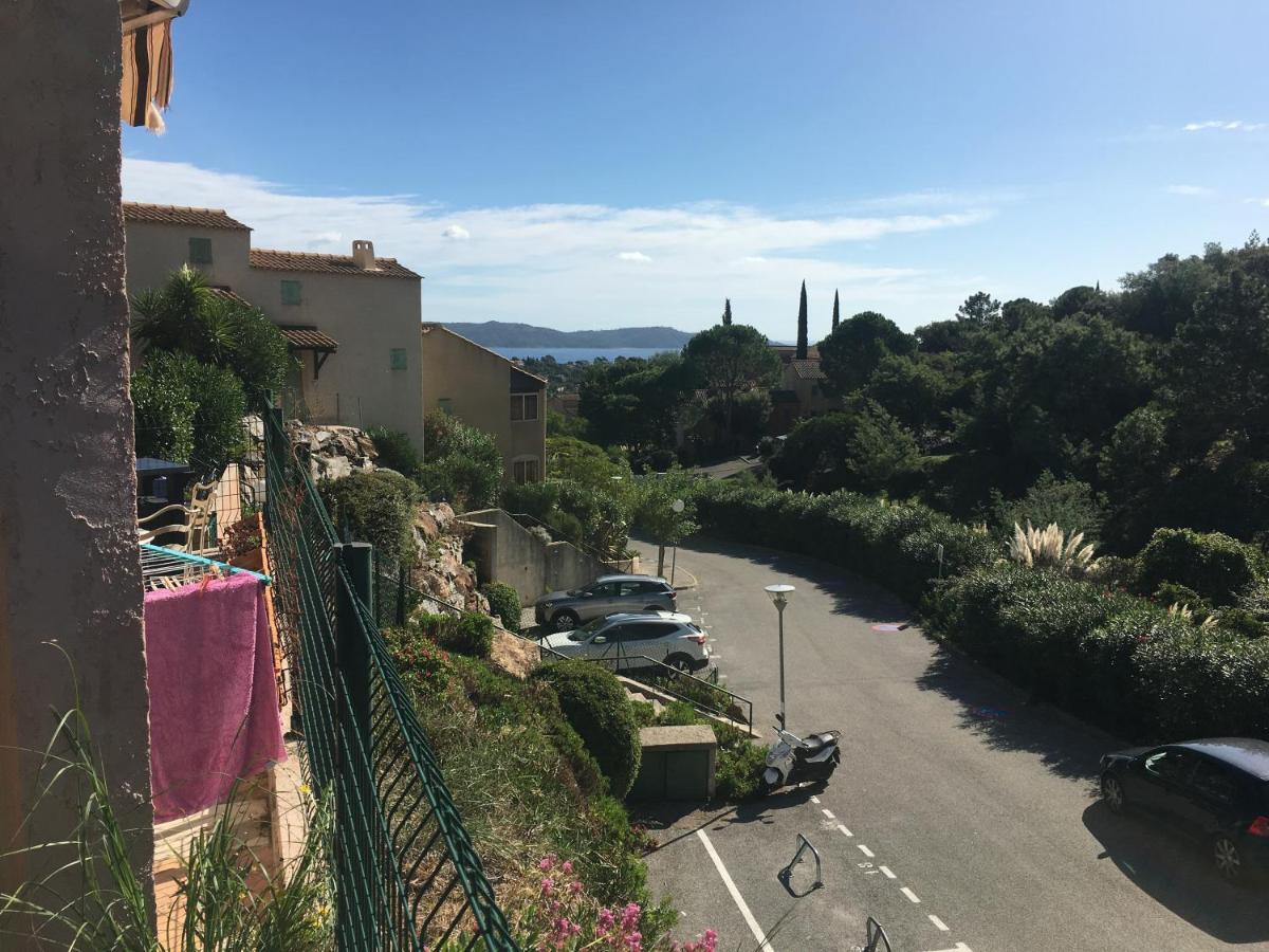 CAVALAIRE vue MER au loin MAISONNETTE TOUT ÉQUIPÉE POUR 4 PERSONNES AVEC PISCINE CLIM WIFI VÉLOS TV BARBECUES Exterior foto