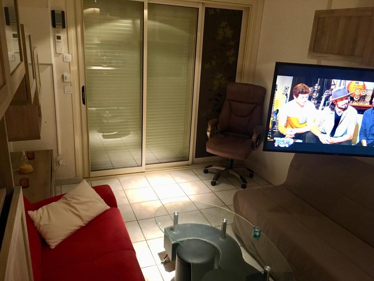CAVALAIRE vue MER au loin MAISONNETTE TOUT ÉQUIPÉE POUR 4 PERSONNES AVEC PISCINE CLIM WIFI VÉLOS TV BARBECUES Exterior foto