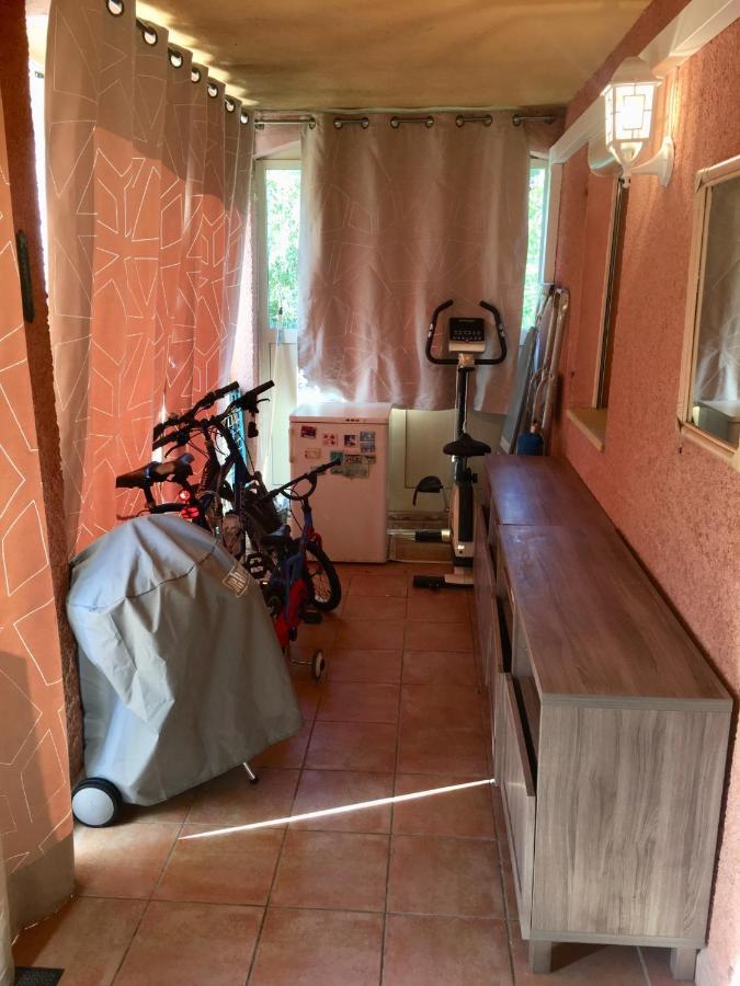 CAVALAIRE vue MER au loin MAISONNETTE TOUT ÉQUIPÉE POUR 4 PERSONNES AVEC PISCINE CLIM WIFI VÉLOS TV BARBECUES Exterior foto