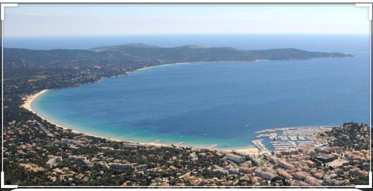 CAVALAIRE vue MER au loin MAISONNETTE TOUT ÉQUIPÉE POUR 4 PERSONNES AVEC PISCINE CLIM WIFI VÉLOS TV BARBECUES Exterior foto