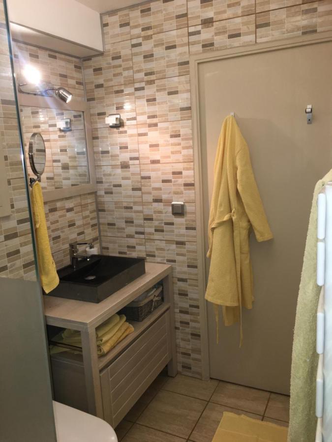 CAVALAIRE vue MER au loin MAISONNETTE TOUT ÉQUIPÉE POUR 4 PERSONNES AVEC PISCINE CLIM WIFI VÉLOS TV BARBECUES Exterior foto