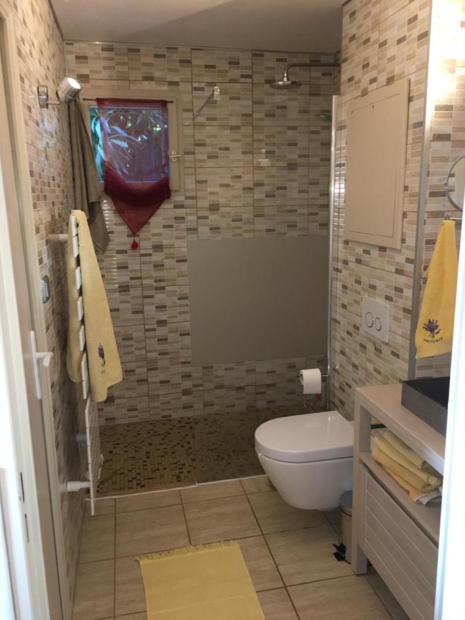 CAVALAIRE vue MER au loin MAISONNETTE TOUT ÉQUIPÉE POUR 4 PERSONNES AVEC PISCINE CLIM WIFI VÉLOS TV BARBECUES Exterior foto