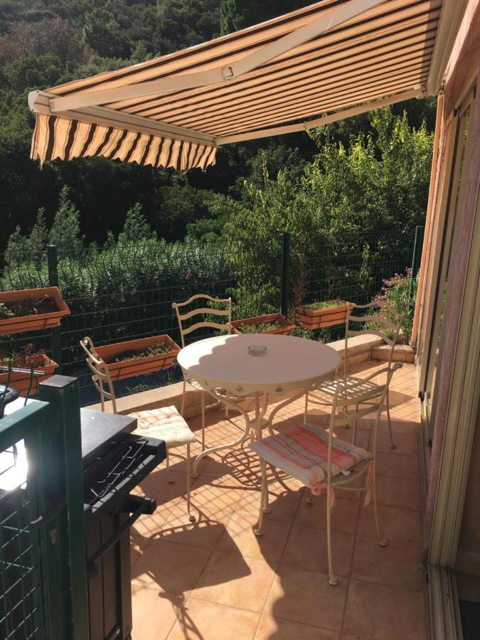 CAVALAIRE vue MER au loin MAISONNETTE TOUT ÉQUIPÉE POUR 4 PERSONNES AVEC PISCINE CLIM WIFI VÉLOS TV BARBECUES Exterior foto
