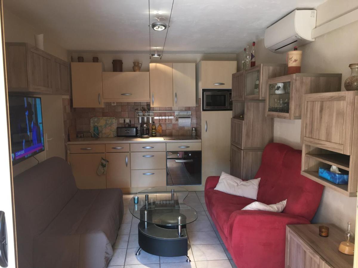CAVALAIRE vue MER au loin MAISONNETTE TOUT ÉQUIPÉE POUR 4 PERSONNES AVEC PISCINE CLIM WIFI VÉLOS TV BARBECUES Exterior foto