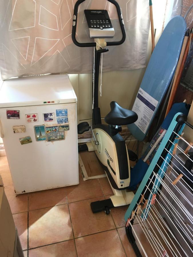CAVALAIRE vue MER au loin MAISONNETTE TOUT ÉQUIPÉE POUR 4 PERSONNES AVEC PISCINE CLIM WIFI VÉLOS TV BARBECUES Exterior foto