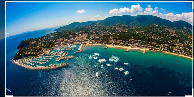 CAVALAIRE vue MER au loin MAISONNETTE TOUT ÉQUIPÉE POUR 4 PERSONNES AVEC PISCINE CLIM WIFI VÉLOS TV BARBECUES Exterior foto