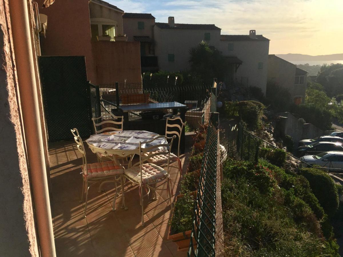 CAVALAIRE vue MER au loin MAISONNETTE TOUT ÉQUIPÉE POUR 4 PERSONNES AVEC PISCINE CLIM WIFI VÉLOS TV BARBECUES Exterior foto