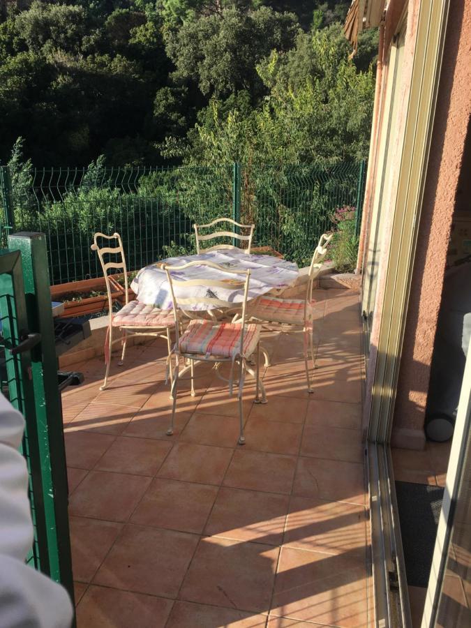 CAVALAIRE vue MER au loin MAISONNETTE TOUT ÉQUIPÉE POUR 4 PERSONNES AVEC PISCINE CLIM WIFI VÉLOS TV BARBECUES Exterior foto